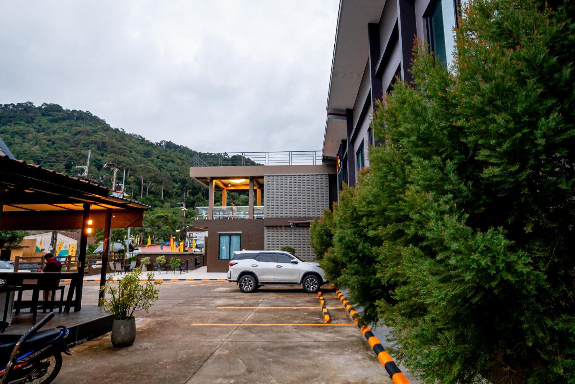 Tobedzz Hotel Ranong Exteriör bild