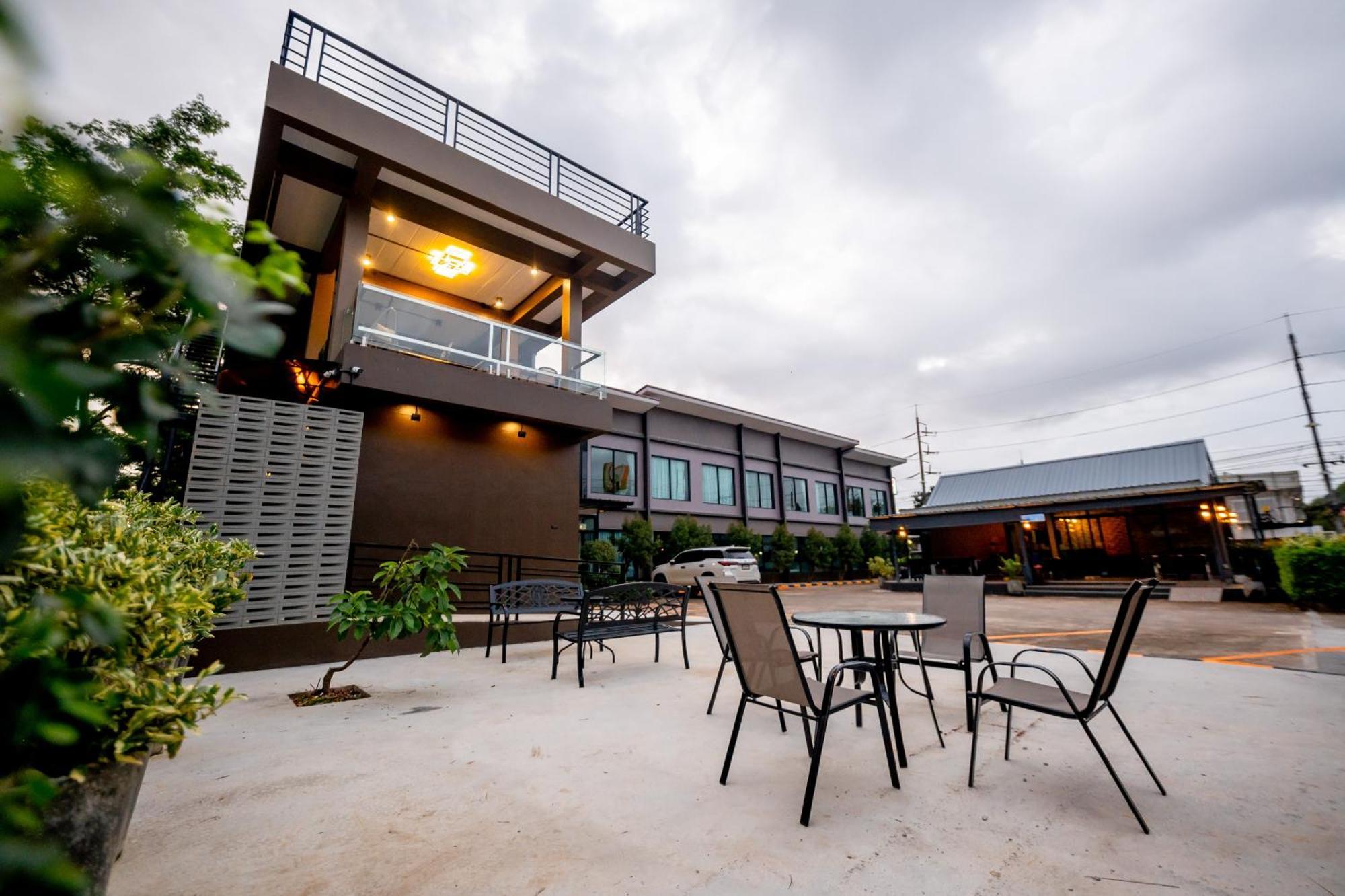 Tobedzz Hotel Ranong Exteriör bild
